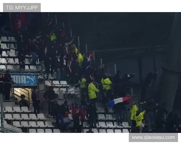 成都足球队配合引发热议球迷与专家各执己见探讨争议背后的真相